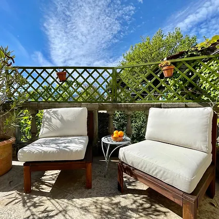 Lovenest: Romantic Overlooking The Apartment
