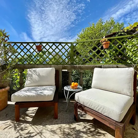Lovenest: Romantic Overlooking The Apartment
