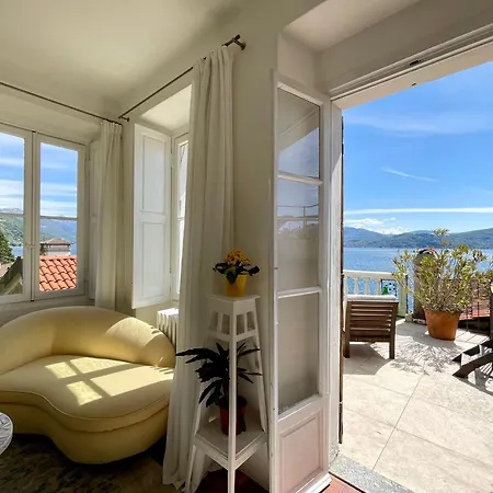 Apartment Lovenest: Romantic Overlooking The