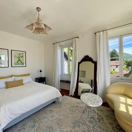 Lovenest: Romantic Overlooking The Apartment