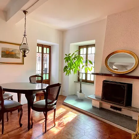 Apartment Lovenest: Romantic Overlooking The