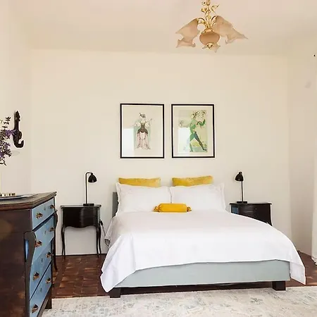 Apartament Lovenest: Romantic Overlooking The *