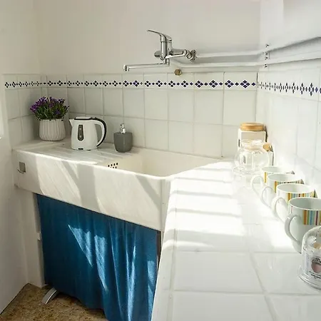 Lovenest: Romantic Overlooking The Apartment