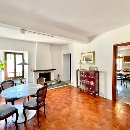 Apartment Lovenest: Romantic Overlooking The