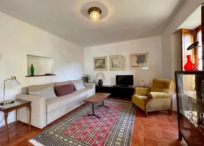 Apartment Lovenest: Romantic Overlooking The