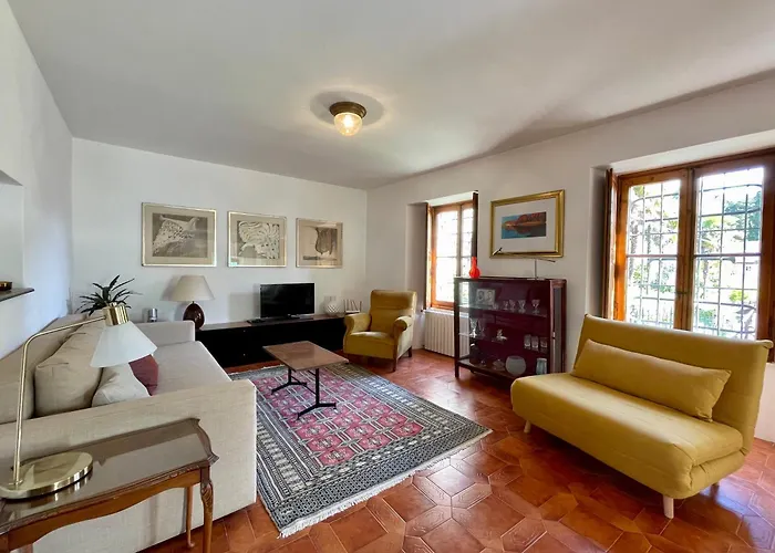 Lovenest: Romantic Overlooking The 오게비오