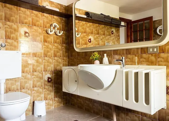 Lovenest: Romantic Overlooking The Apartment